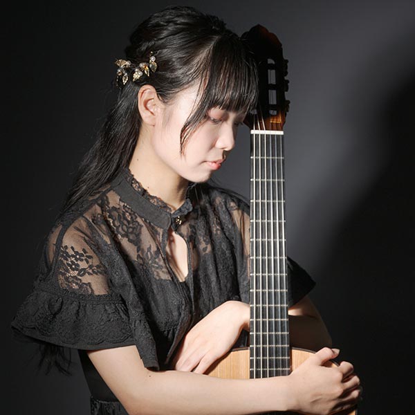 赤井香琳（ギター）
